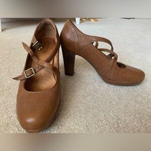 Clarks Mary Jane shoes; Size US 9.2 M